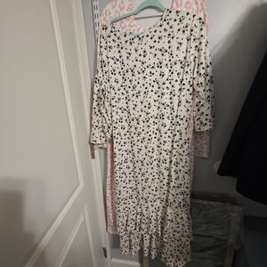 Elegant Floral Maxi Dress in Black and Cream